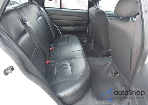 2011 Ford Crown Victoria Police Interceptor z USA, uszkodzony, nr VIN 2FABP7BV9BX181759